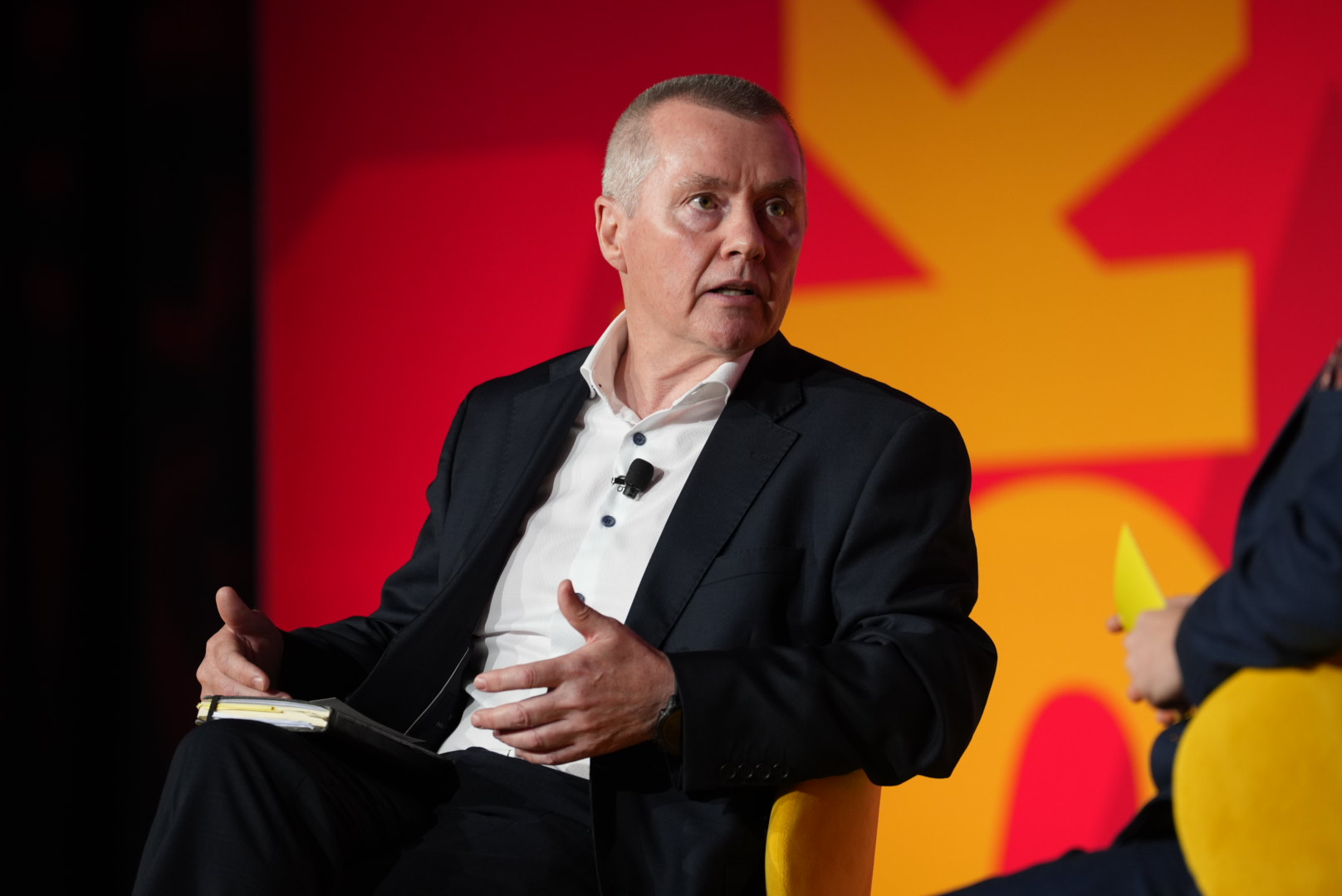 IATA Director General Willie Walsh speaking at the Skift Aviation Forum